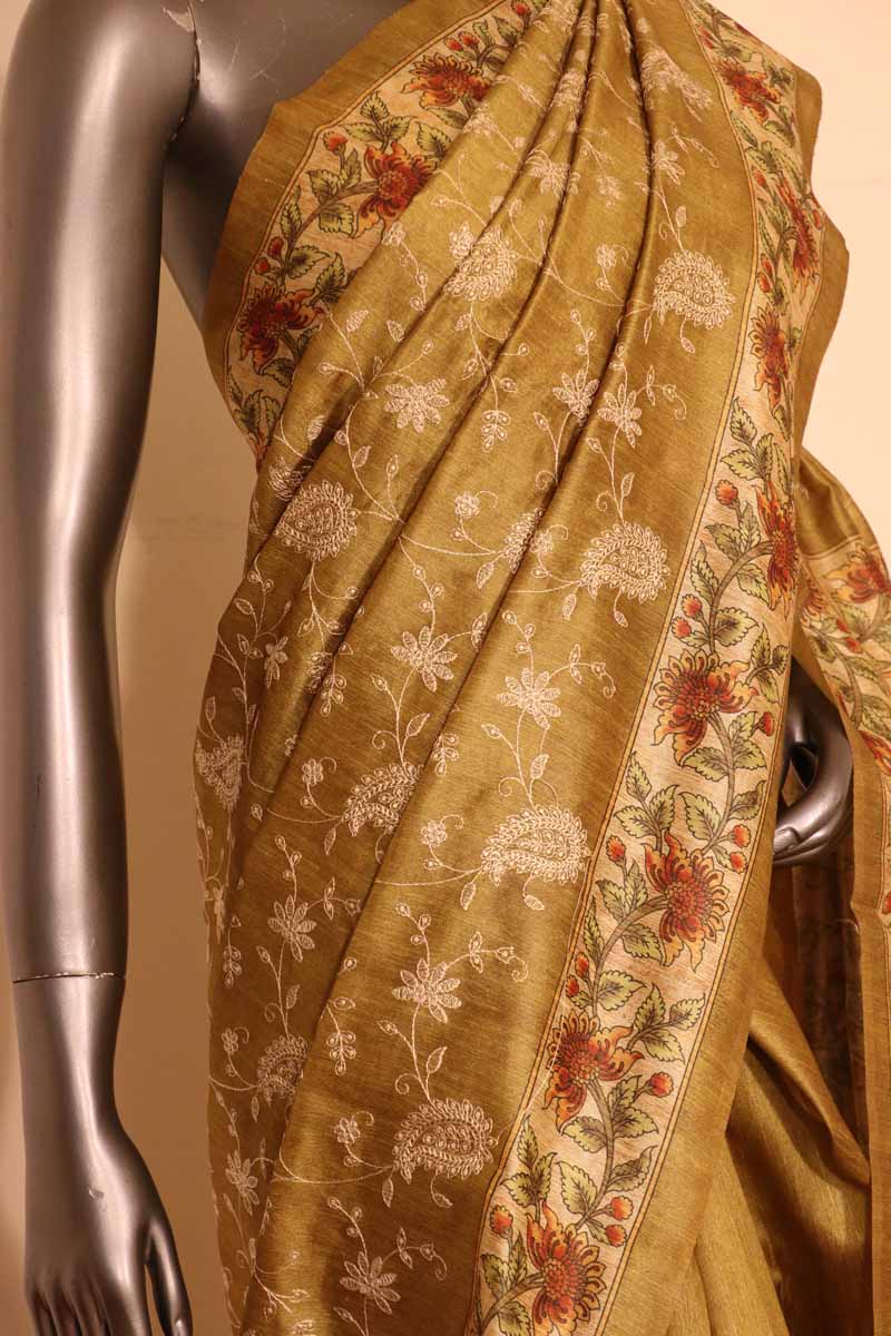 Pink semi-soft silk saree with unique zari buttas,contrast traditional zari  border & flower butta enclosed checked pallu