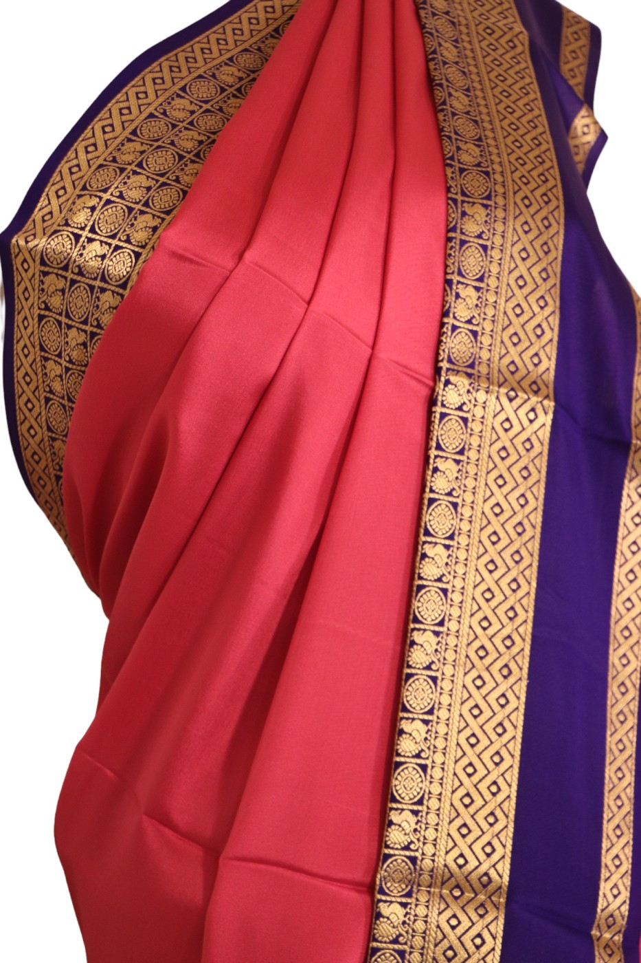 Rs. 2.5 crore worth Mysore Silk sarees sold in a day - Star of Mysore